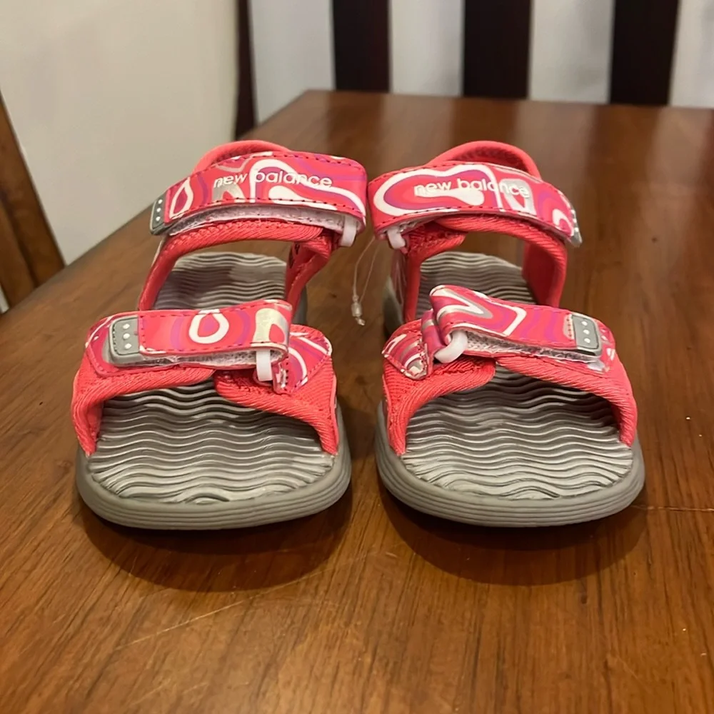New Balance Kids Poolside Sandal shoes new Size 12 Toddlers Girls